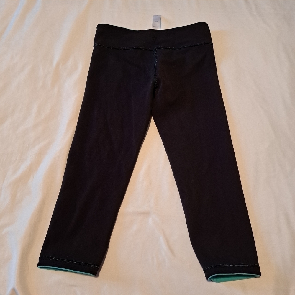 Ivivva reversible girls size 10 capri vguc